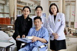 คุณปู ปริศนา กล่ำพินิจ คุณใหม่ เจริญปุระ ร่วมส่งต่อของขวัญจากใจ ความห่วงใย และเติมพลังใจให้วีรบุรุษทหารผ่านศึก ผู้เสียสละเพื่อแผ่นดิน ️