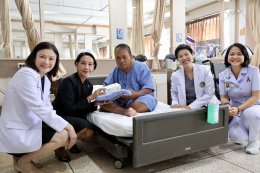 คุณปู ปริศนา กล่ำพินิจ คุณใหม่ เจริญปุระ ร่วมส่งต่อของขวัญจากใจ ความห่วงใย และเติมพลังใจให้วีรบุรุษทหารผ่านศึก ผู้เสียสละเพื่อแผ่นดิน ️