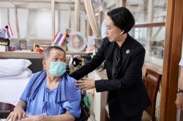 คุณปู ปริศนา กล่ำพินิจ คุณใหม่ เจริญปุระ ร่วมส่งต่อของขวัญจากใจ ความห่วงใย และเติมพลังใจให้วีรบุรุษทหารผ่านศึก ผู้เสียสละเพื่อแผ่นดิน ️