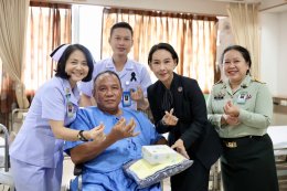 คุณปู ปริศนา กล่ำพินิจ คุณใหม่ เจริญปุระ ร่วมส่งต่อของขวัญจากใจ ความห่วงใย และเติมพลังใจให้วีรบุรุษทหารผ่านศึก ผู้เสียสละเพื่อแผ่นดิน ️