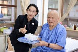 คุณปู ปริศนา กล่ำพินิจ คุณใหม่ เจริญปุระ ร่วมส่งต่อของขวัญจากใจ ความห่วงใย และเติมพลังใจให้วีรบุรุษทหารผ่านศึก ผู้เสียสละเพื่อแผ่นดิน ️