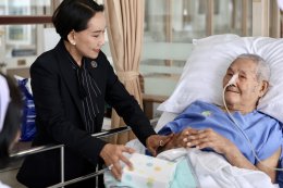 คุณปู ปริศนา กล่ำพินิจ คุณใหม่ เจริญปุระ ร่วมส่งต่อของขวัญจากใจ ความห่วงใย และเติมพลังใจให้วีรบุรุษทหารผ่านศึก ผู้เสียสละเพื่อแผ่นดิน ️