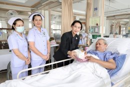 คุณปู ปริศนา กล่ำพินิจ คุณใหม่ เจริญปุระ ร่วมส่งต่อของขวัญจากใจ ความห่วงใย และเติมพลังใจให้วีรบุรุษทหารผ่านศึก ผู้เสียสละเพื่อแผ่นดิน ️