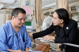 คุณปู ปริศนา กล่ำพินิจ คุณใหม่ เจริญปุระ ร่วมส่งต่อของขวัญจากใจ ความห่วงใย และเติมพลังใจให้วีรบุรุษทหารผ่านศึก ผู้เสียสละเพื่อแผ่นดิน ️