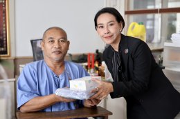 คุณปู ปริศนา กล่ำพินิจ คุณใหม่ เจริญปุระ ร่วมส่งต่อของขวัญจากใจ ความห่วงใย และเติมพลังใจให้วีรบุรุษทหารผ่านศึก ผู้เสียสละเพื่อแผ่นดิน ️