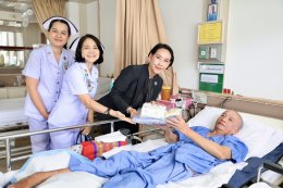 คุณปู ปริศนา กล่ำพินิจ คุณใหม่ เจริญปุระ ร่วมส่งต่อของขวัญจากใจ ความห่วงใย และเติมพลังใจให้วีรบุรุษทหารผ่านศึก ผู้เสียสละเพื่อแผ่นดิน ️