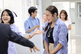 คุณปู ปริศนา กล่ำพินิจ คุณใหม่ เจริญปุระ ร่วมส่งต่อของขวัญจากใจ ความห่วงใย และเติมพลังใจให้วีรบุรุษทหารผ่านศึก ผู้เสียสละเพื่อแผ่นดิน ️
