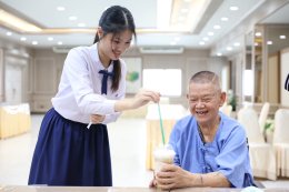 คณะนักเรียนโรงเรียนมาแตร์เดอีวิทยาลัย ร่วมส่งมอบความสุข สร้างรอยยิ้ม และเติมเต็มพลังใจ แด่วีรบุรุษทหารผ่านศึก