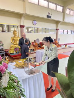 แพทย์หญิงเอินฟ้า ณ นคร รองผู้อำนวยการโรงพยาบาลทหารผ่านศึก (ฝ่ายบริหาร) เข้าร่วมงานฌาปนกิจ จ.ส.อ.ศักดิ์ดา เดชเมืองปักษ์ ซึ่งเป็นทหารผ่านศึกพักรักษาตัว โรงพยาบาลทหารผ่านศึก