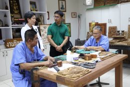 แพทย์หญิงจิตติมา ปรีชา ผู้อำนวยการโรงพยาบาลทหารผ่านศึก ให้การต้อนรับ คุณอนุวัต เฟื่องทองแดง ผู้ประกาศข่าวช่อง One 31 และเจ้าของเพจ อนุวัต จัดให้ ถ่ายทำสกู๊ปพิเศษสัมภาษณ์ทหารผ่านศึก