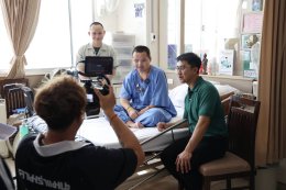 แพทย์หญิงจิตติมา ปรีชา ผู้อำนวยการโรงพยาบาลทหารผ่านศึก ให้การต้อนรับ คุณอนุวัต เฟื่องทองแดง ผู้ประกาศข่าวช่อง One 31 และเจ้าของเพจ อนุวัต จัดให้ ถ่ายทำสกู๊ปพิเศษสัมภาษณ์ทหารผ่านศึก