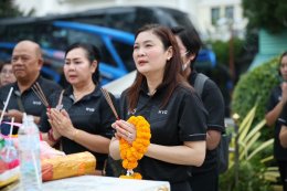 แพทย์หญิง เอินฟ้า ณ นคร รองผู้อำนวยการโรงพยาบาลทหารผ่านศึก (ฝ่ายบริหาร) นำคณะผู้บริหาร พนักงาน และบุคลากรทางการแพทย์ของโรงพยาบาลทหารผ่านศึก ร่วมสักการะพระพุทธอโรคยาเทวราชา 