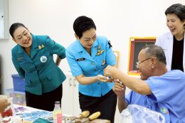 นายกสมาคมคู่สมรสทหารอากาศ และคณะ ในโอกาสเข้าเยี่ยมบำรุงขวัญทหารผ่านศึก