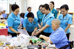 นายกสมาคมคู่สมรสทหารอากาศ และคณะ ในโอกาสเข้าเยี่ยมบำรุงขวัญทหารผ่านศึก