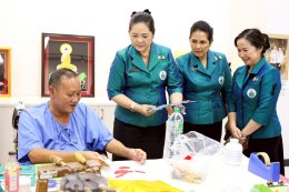 นายกสมาคมคู่สมรสทหารอากาศ และคณะ ในโอกาสเข้าเยี่ยมบำรุงขวัญทหารผ่านศึก