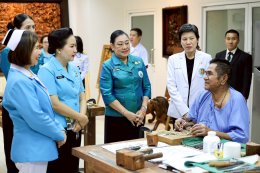 นายกสมาคมคู่สมรสทหารอากาศ และคณะ ในโอกาสเข้าเยี่ยมบำรุงขวัญทหารผ่านศึก