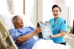 นายกสมาคมคู่สมรสทหารอากาศ และคณะ ในโอกาสเข้าเยี่ยมบำรุงขวัญทหารผ่านศึก