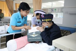 นายกสมาคมคู่สมรสทหารอากาศ และคณะ ในโอกาสเข้าเยี่ยมบำรุงขวัญทหารผ่านศึก