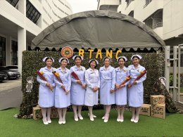 นางสุธรรมา สกุลไทย รองผู้อำนวยการโรงพยาบาลทหารผ่านศึก (ฝ่ายการพยาบาล) เข้าร่วมพิธีประดับขีดหมวกพยาบาลให้แก่พยาบาลทหารบก รุ่นที่ 59 ของวิทยาลัยพยาบาลกองทัพบก