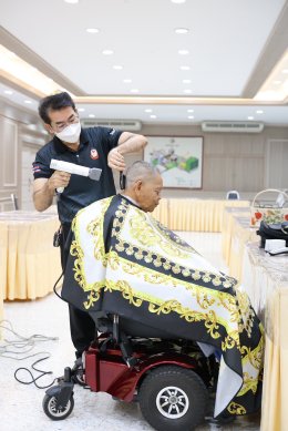 สมาคมช่างผมเสริมสวยแห่งประเทศไทย จัดกิจกรรมจิตอาสา ให้บริการตัดผมฟรีแก่ทหารผ่านศึก ครอบครัวทหารผ่านศึก บุคลากรทางการแพทย์ของโรงพยาบาลทหารผ่านศึก 