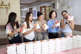 เมื่อวันที่ 28 พฤษภาคม 2569 นางสุธรรมา สกุลไทย รองผู้อำนวยการโรงพยาบาลทหารผ่านศึก (ฝ่ายการพยาบาล) และคณะ เป็นผู้แทนผู้อำนวยการโรงพยาบาลทหารผ่านศึก ให้การต้อนรับ คุณมณีรัตน์ หิมะทองคำ และคณะ ในโอกาสเข้ามอบชุดอาหารว่าง จำนวน 100 ชุด เพื่อสร้างขวัญกำลังใจให้