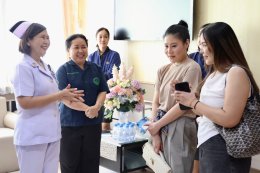 เมื่อวันที่ 28 พฤษภาคม 2569 นางสุธรรมา สกุลไทย รองผู้อำนวยการโรงพยาบาลทหารผ่านศึก (ฝ่ายการพยาบาล) และคณะ เป็นผู้แทนผู้อำนวยการโรงพยาบาลทหารผ่านศึก ให้การต้อนรับ คุณมณีรัตน์ หิมะทองคำ และคณะ ในโอกาสเข้ามอบชุดอาหารว่าง จำนวน 100 ชุด เพื่อสร้างขวัญกำลังใจให้