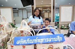 คุณสุชาติ ชวางกูร และคณะศิลปินนักแสดงกลุ่มสร้างพลเมืองคุณภาพ จัดกิจกรรมบำรุงขวัญ พร้อมทั้งจัดเลี้ยงอาหาร และแสดงดนตรีให้กับผู้ป่วยทหารผ่านศึก 