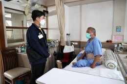 พลตรี เสริม ภู่หิรัญ รองประธานฝ่ายประชาสัมพันธ์ มูลนิธิสงเคราะห์ครอบครัวทหารผ่านศึก ในพระราชูปถัมภ์ สมเด็จพระศรีนครินทราบรมราชชนนี (มสคท.) เป็นหัวหน้าคณะนำคณะเยาวชนจาก Seed Thailand เข้าเยี่ยมและมอบเครื่องอุปโภค บริโภค ให้แก่ผู้ป่วยทหารผ่านศึก 