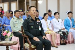 พลโท อัครภณ ทองสุทธิ์ รองผู้อำนวยการองค์การสงเคราะห์ทหารผ่านศึก ให้การต้อนรับ คุณคู จายัง ผู้จัดการฝ่ายธุรกิจอนุสรณ์สถานสันติภาพแห่งสหประชาชาติสาธารณรัฐเกาหลี และคณะ เข้าเยี่ยมบำรุงขวัญทหารผ่านศึก
