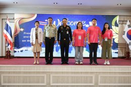 พลโท อัครภณ ทองสุทธิ์ รองผู้อำนวยการองค์การสงเคราะห์ทหารผ่านศึก ให้การต้อนรับ คุณคู จายัง ผู้จัดการฝ่ายธุรกิจอนุสรณ์สถานสันติภาพแห่งสหประชาชาติสาธารณรัฐเกาหลี และคณะ เข้าเยี่ยมบำรุงขวัญทหารผ่านศึก