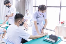 นักเรียนพนักงานผู้ช่วยพยาบาล เดอะแคร์การบริบาลรุ่นที่ 40 สอบวัดผลภาคทักษะก่อนออกฝึกภาคปฎิบัติ ( The Care Skill Day )