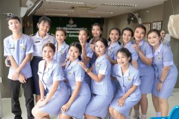 พิธีมอบเข็ม พนักงานผู้ช่วยทางการพยาบาลรุ่นที่ 46 ณ โรงเรียนเดอะแคร์การบริบาล 