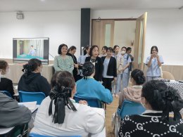 ต้อนรับ ผศ.ดร.นุสรา ประเสริฐศรี ผู้อำนวยการวิทยาลัยพยาบาลบรมราชชนนี สรรพสิทธิประสงค์ พร้อมคณะอาจารย์และนักศึกษาพยาบาลชั้นปีที่ 4 ในโอกาสเยี่ยมชมศูนย์ iCare Wellness