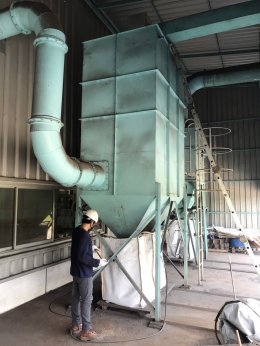 งานบริการ - ตรวจเช็ค เปลี่ยนถุงกรองเครื่องกรองอากาศในโรงงาน