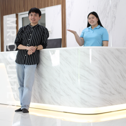 เคาน์เตอร์ต้อนรับลายหินอ่อน