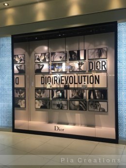 Dior Summer 2017 - Graphic Words & Art Gallery