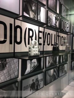 Dior Summer 2017 - Graphic Words & Art Gallery