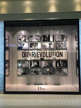 Dior Summer 2017 - Graphic Words & Art Gallery