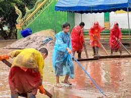 โรงเรียนหมู่บ้านเด็กร่วมทำความสะอาด โรงเรียนพระปริยัติธรรมประสพภัยน้ำท่วมจังหวัดน่าน
