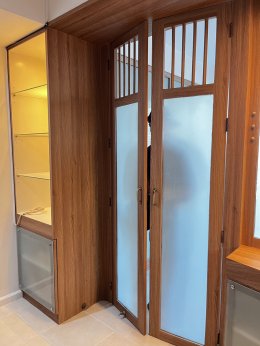 ผลงานการติดอินทีเรียฟิล์มลายไม้ ติดบานตู้ ลิ้นชัก ชั้นวางทีวี และ ประตูู