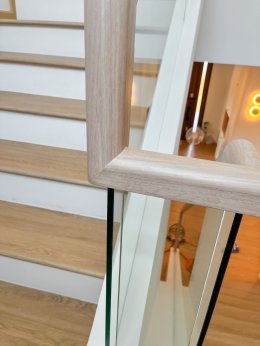 ผลงานติดตั้งฟิล์มลายไม้ บนราวบันได