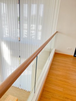 ผลงานติดตั้งฟิล์มลายไม้ บนราวบันได