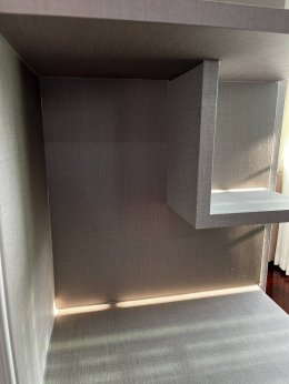 วัสดุปิดผิวลายผ้า (interior film) นำมาหุ้มทับตู้เสื้อผ้าเดิม