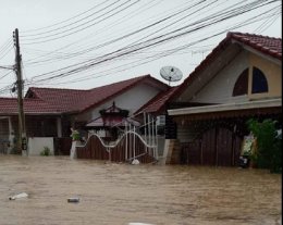 ฝนตกหนักน้ำท่วมพัทยา (มีคลิป)