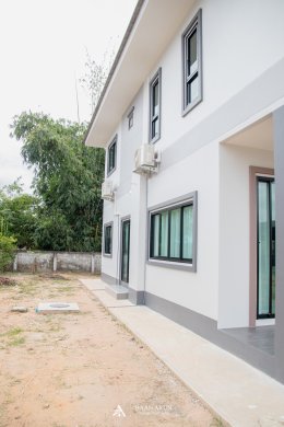 บ้านทรงจั่วผสมปั้นหยาสไตล์โมเดิร์น HB02