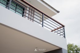 บ้านทรงจั่วผสมปั้นหยาสไตล์โมเดิร์น HB02