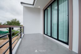 บ้านทรงจั่วผสมปั้นหยาสไตล์โมเดิร์น HB02