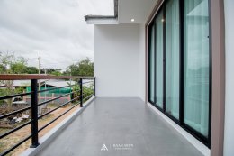 บ้านทรงจั่วผสมปั้นหยาสไตล์โมเดิร์น HB02