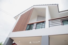 บ้านทรงจั่วผสมปั้นหยาสไตล์โมเดิร์น HB02