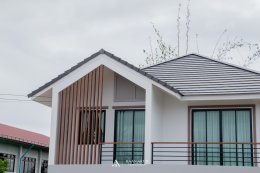 บ้านทรงจั่วผสมปั้นหยาสไตล์โมเดิร์น HB02